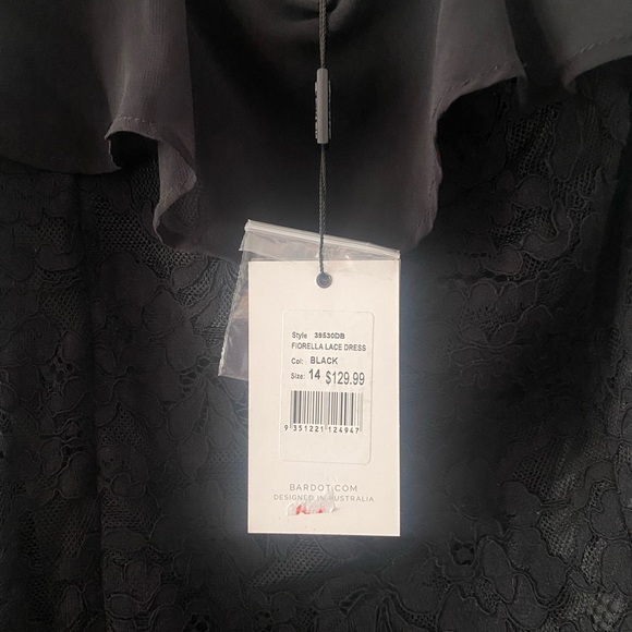 Black lace, one shoulder dress - Picture 2 of 4